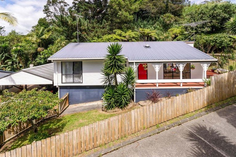 Photo of property in 1/8 Heatherleigh Rise, Northcross, Auckland, 0632