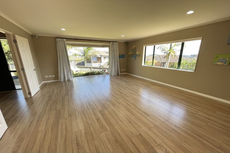 Photo of property in 26 Ballymore Drive, Pinehill, Auckland, 0632