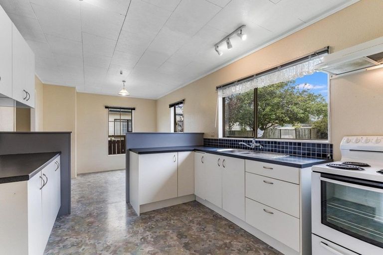 Photo of property in 94 Omapere Street, Whitby, Porirua, 5024