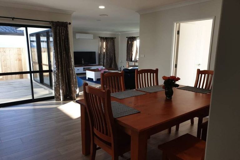 Photo of property in 32 Koroheke Road, Takanini, 2110