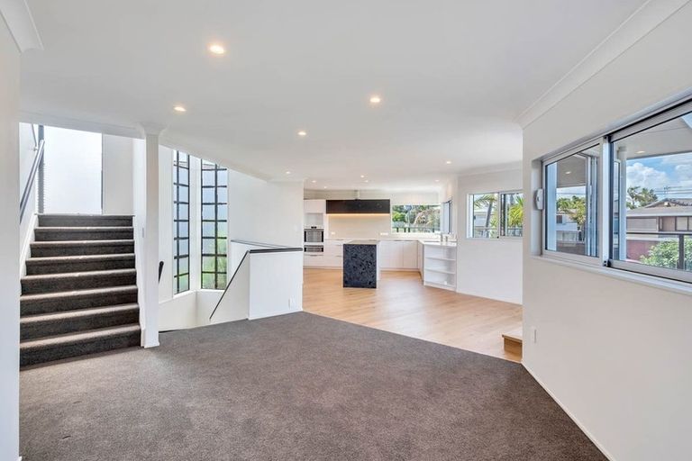 Photo of property in 2/36 Devon Road, Bucklands Beach, Auckland, 2012