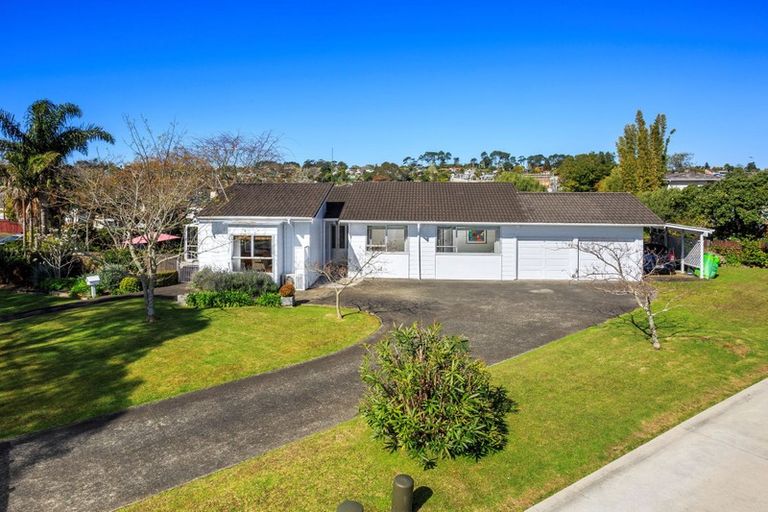 Photo of property in 111 Sycamore Drive, Sunnynook, Auckland, 0620