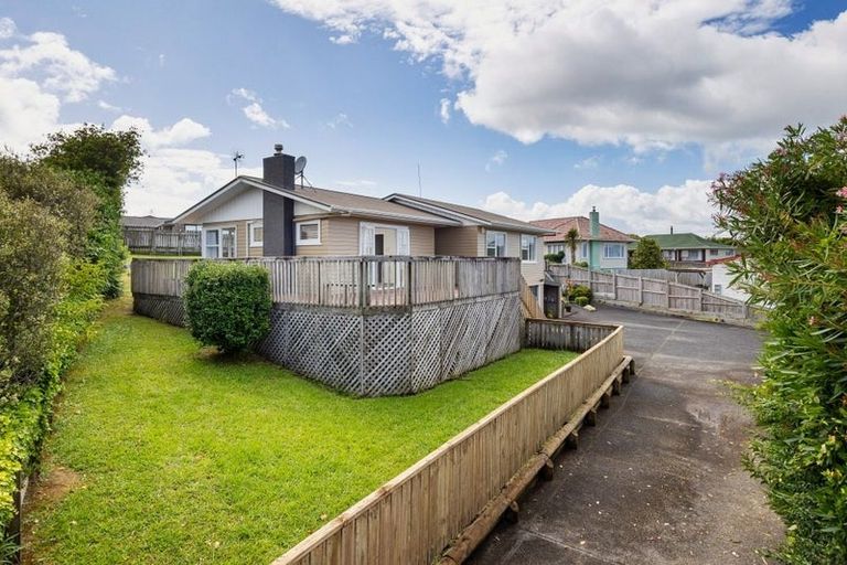 Photo of property in 21 Waitaki Street, Henderson, Auckland, 0612