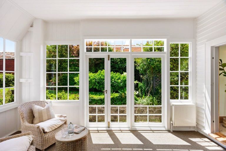 Photo of property in 28 Fitzroy Road, Bluff Hill, Napier, 4110