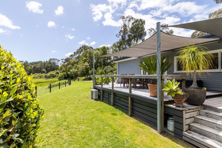 Photo of property in 137 Tauroa Road, Havelock North, 4130