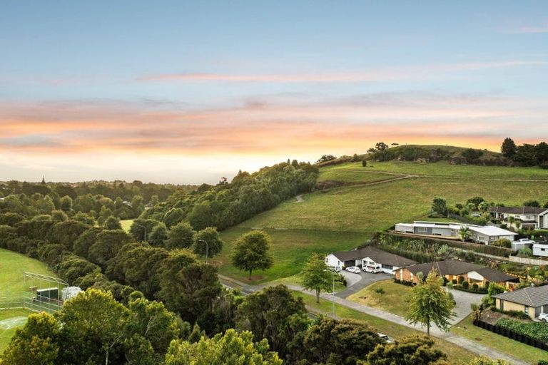 Photo of property in 82 Reynolds Road, Pukekohe, 2120