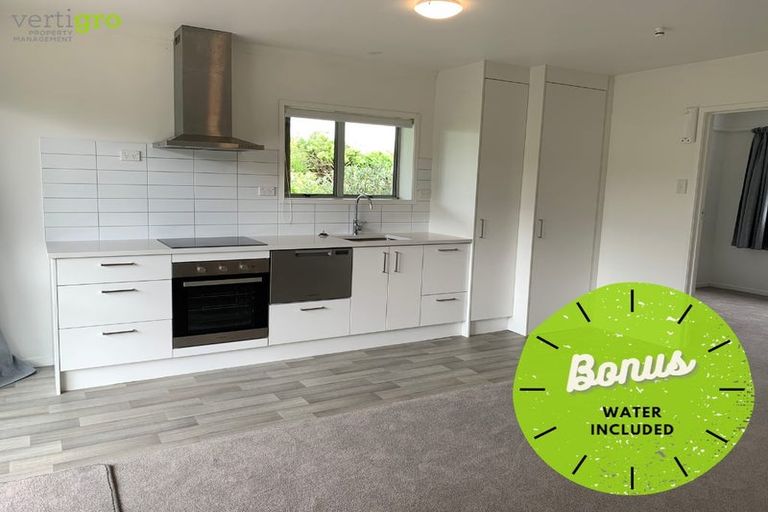 Photo of property in 28 John Dee Crescent, Red Beach, 0932