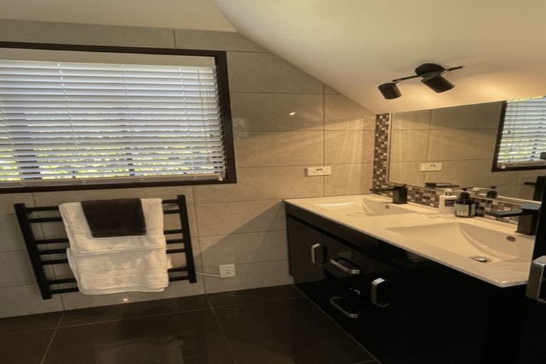 Photo of property in 5a Paparoa Road, Cockle Bay, Auckland, 2014