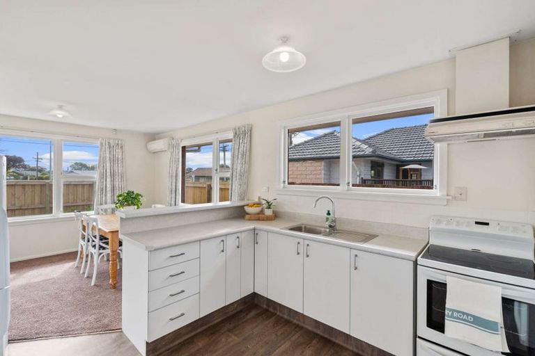 Photo of property in 39 Lake Terrace Road, Burwood, Christchurch, 8061