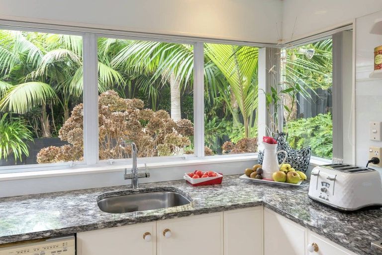 Photo of property in 16 Casabella Court, Northpark, Auckland, 2013