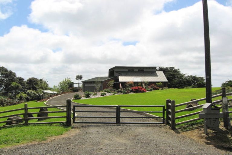 Photo of property in 17 Te Henga Road, Waitakere, Henderson, 0781