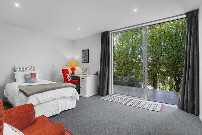 Photo of property in 4 Gazelle Lane, Redcliffs, Christchurch, 8081