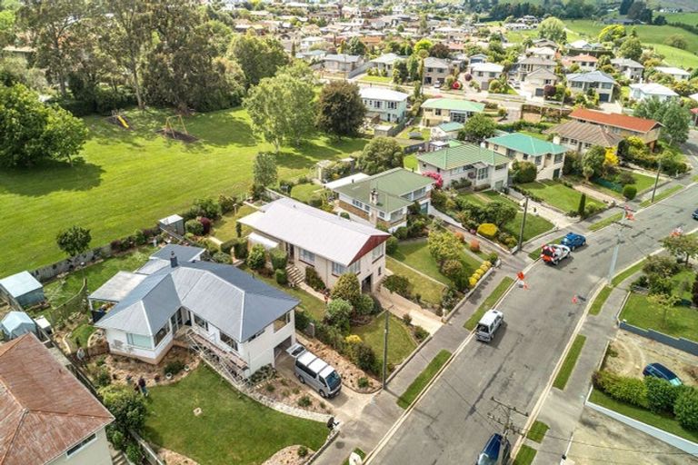 Photo of property in 12 Oxford Street, Holmes Hill, Oamaru, 9401
