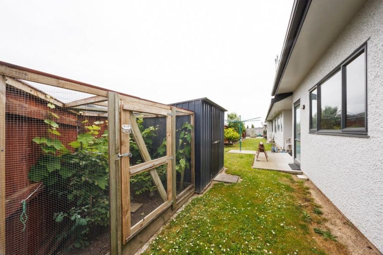 Photo of property in 35 Pegasus Place, Kelvin Grove, Palmerston North, 4414