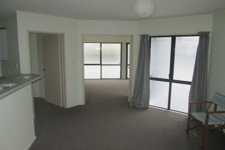 Photo of property in 12a Kiteroa Terrace, Rothesay Bay, Auckland, 0630