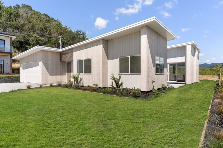 Photo of property in 16 Ian Hopper Way, Pauanui, 3579