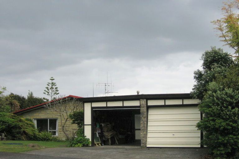 Photo of property in 15 Walnut Grove, Omokoroa, 3114