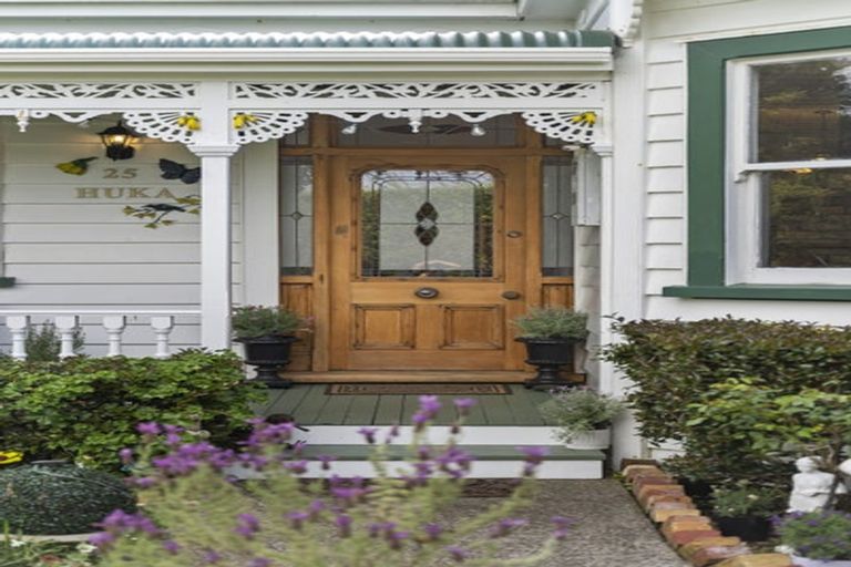 Photo of property in 25 Huka Road, Birkenhead, Auckland, 0626