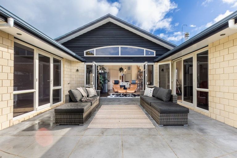 Photo of property in 196 Tutere Street, Waikanae Beach, Waikanae, 5036