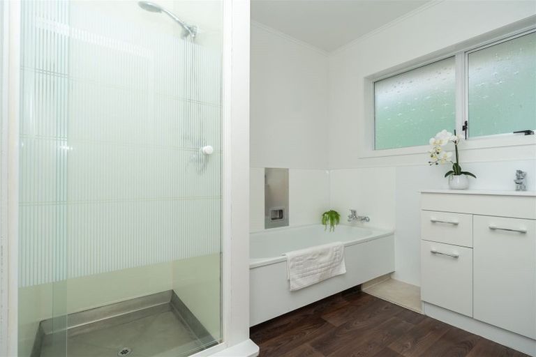 Photo of property in 2 Lachlan Drive, Dinsdale, Hamilton, 3204