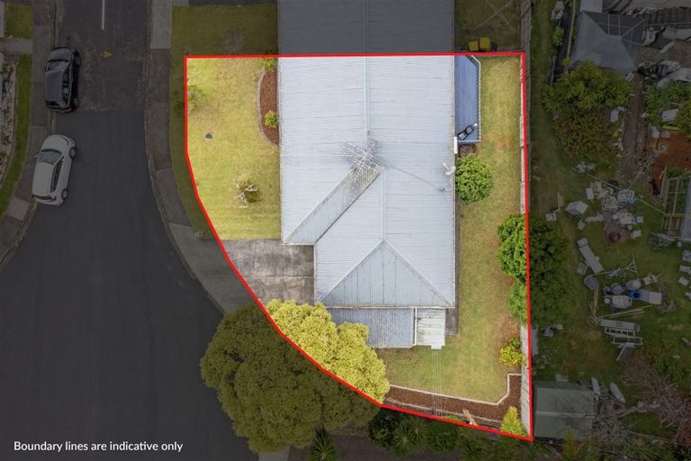 Photo of property in 2 May Avenue, Te Atatu South, Auckland, 0610