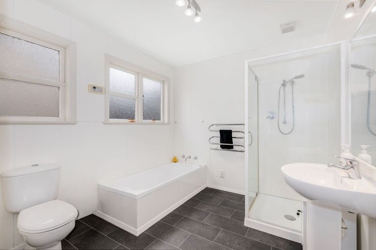 Photo of property in 82 Muritai Road, Eastbourne, Lower Hutt, 5013