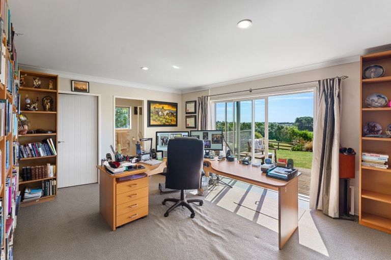 Photo of property in 52 Harakeke Road, Te Horo, Otaki, 5581