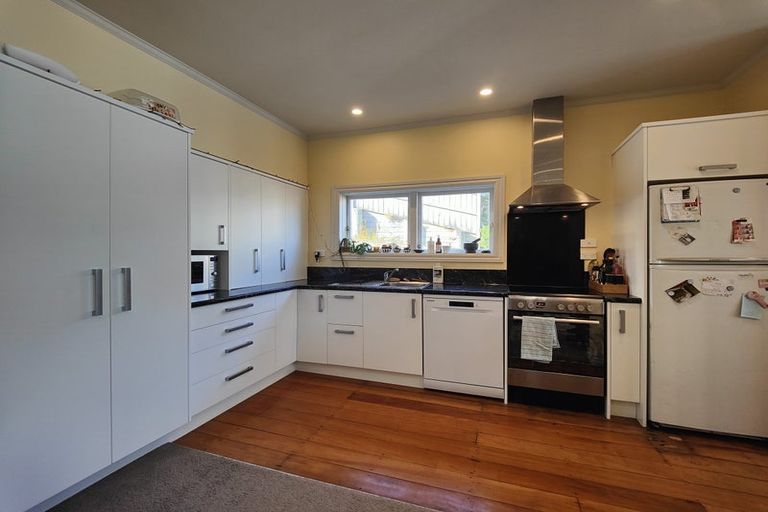 Photo of property in 102 Wexford Road, Miramar, Wellington, 6022