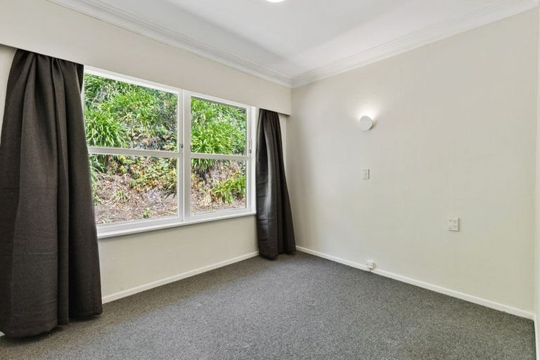 Photo of property in 11 Luke Place, Eastern Beach, Auckland, 2012