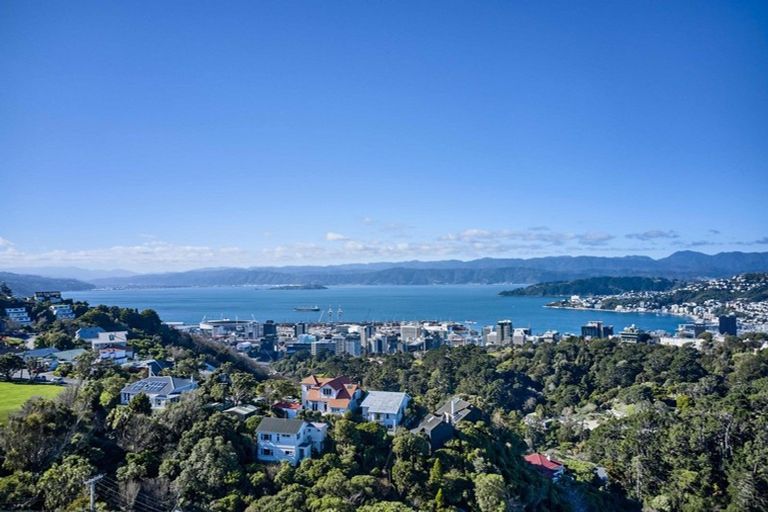 Photo of property in 30 Harbour View Road, Northland, Wellington, 6012