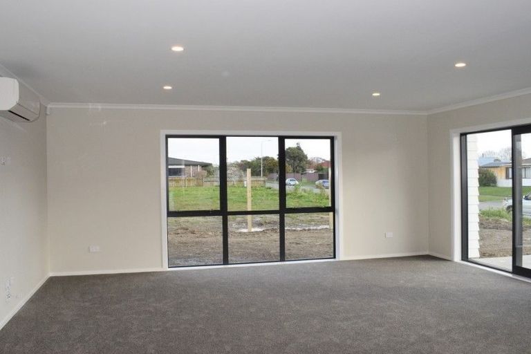 Photo of property in 2 Kingi Te Ahoaho Place, Otaki, 5512