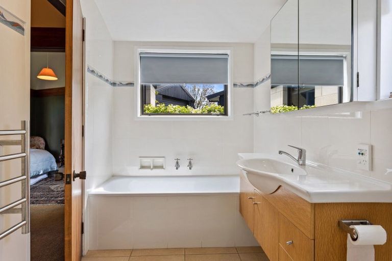 Photo of property in 12 Bankview Place, Amberley, 7410