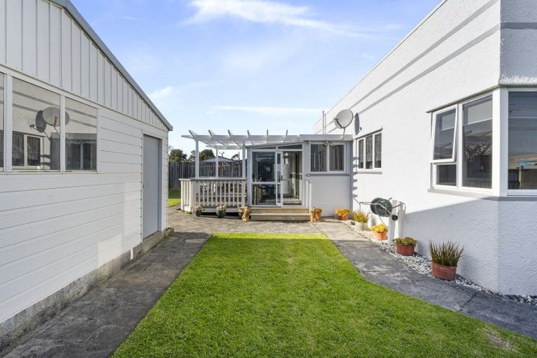 Photo of property in 17 Tasman Street, Opunake, 4616