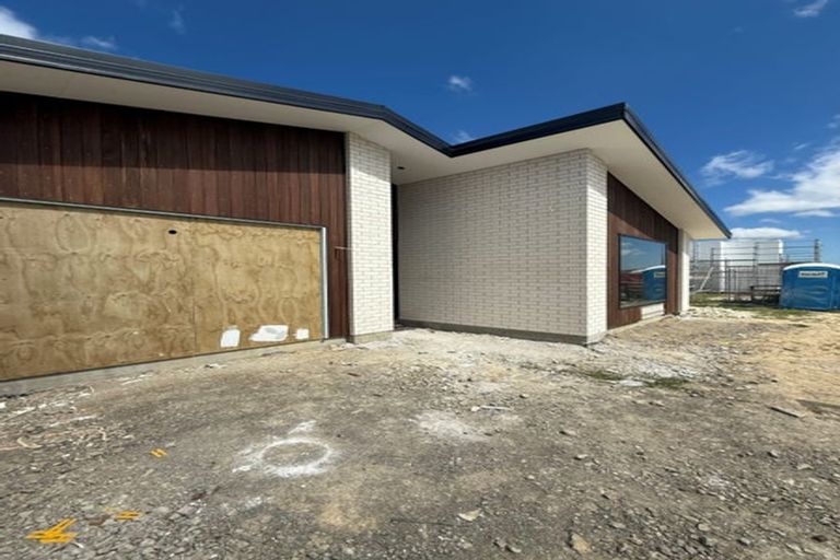 Photo of property in 75 Atlantic Drive, Fitzherbert, Palmerston North, 4410