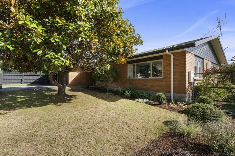 Photo of property in 47 Crawford Avenue, Mangere Bridge, Auckland, 2022