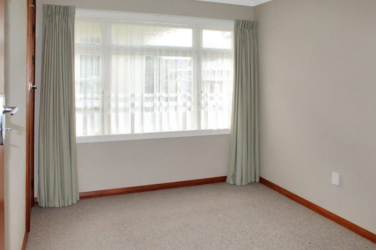 Photo of property in 12 Saint Albans Avenue, Hokowhitu, Palmerston North, 4410