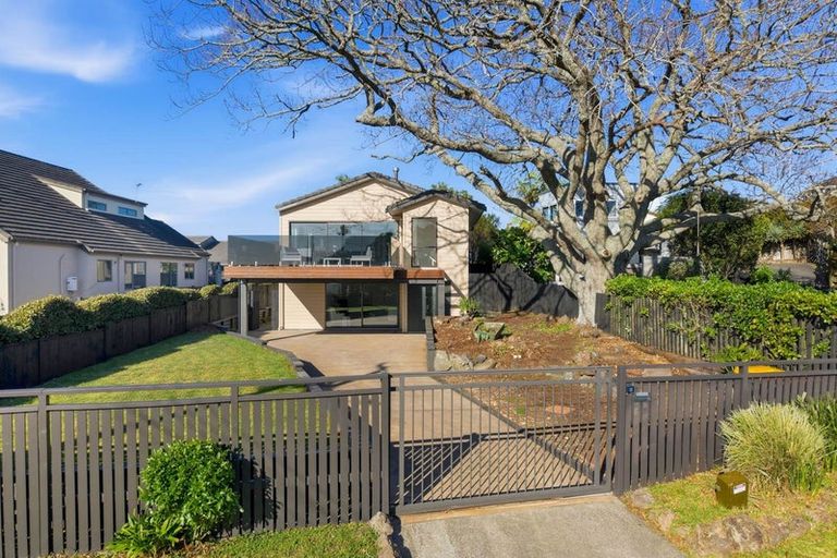 Photo of property in 2/5 View Road, Shelly Park, Auckland, 2014