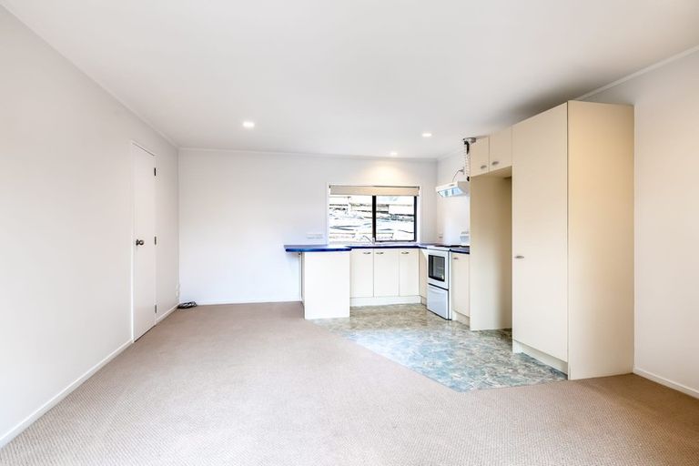 Photo of property in 20 Portsea Place, Chatswood, Auckland, 0626