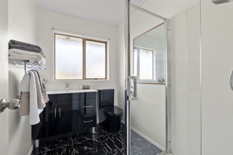 Photo of property in 1/95 Aberdeen Road, Castor Bay, Auckland, 0620