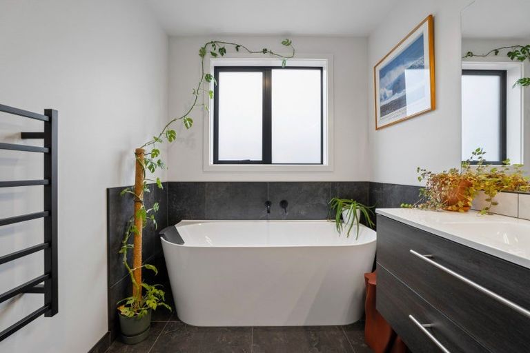 Photo of property in 3 Mount Prospect Lane, Wanaka, 9305