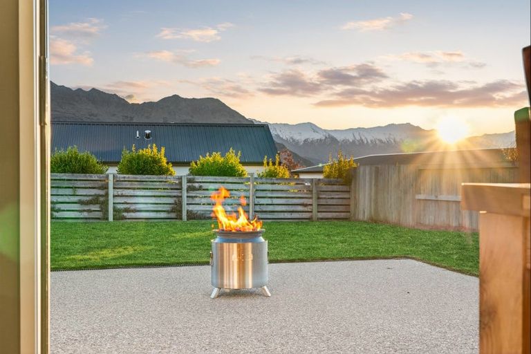 Photo of property in 7 Centre Crescent, Wanaka, 9305