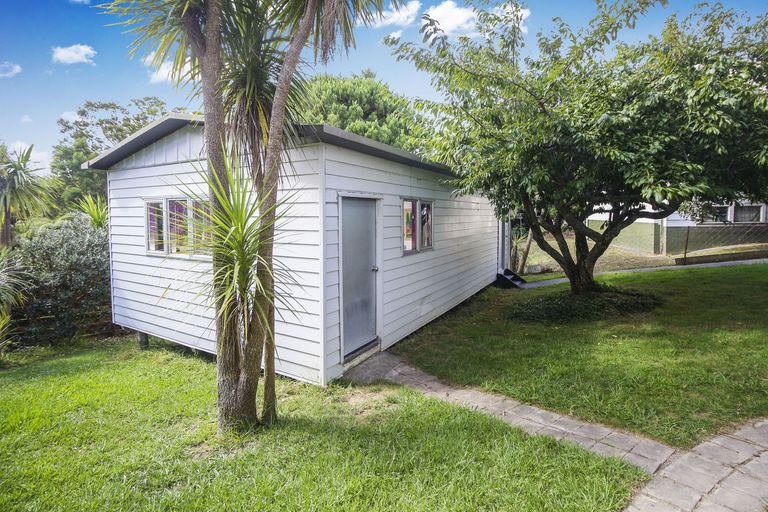 Photo of property in 20 Finlow Drive, Te Atatu South, Auckland, 0610