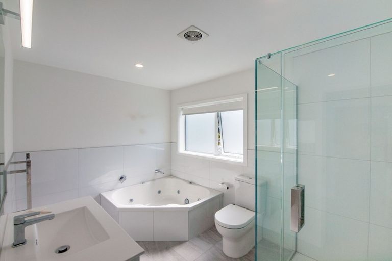 Photo of property in 5 Farnworth Terrace, Churton Park, Wellington, 6037