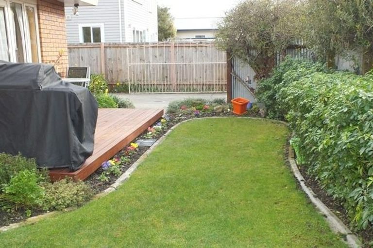 Photo of property in 2/66 Martin Avenue, Beckenham, Christchurch, 8023