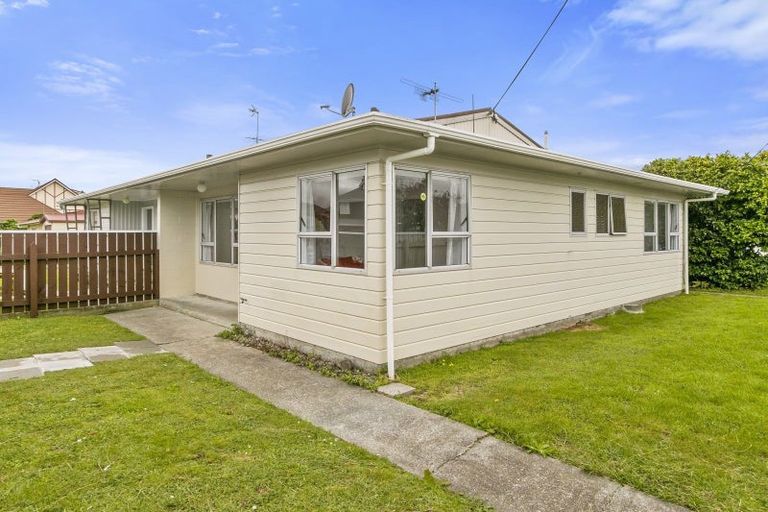 Photo of property in 48b Whites Line West, Woburn, Lower Hutt, 5010