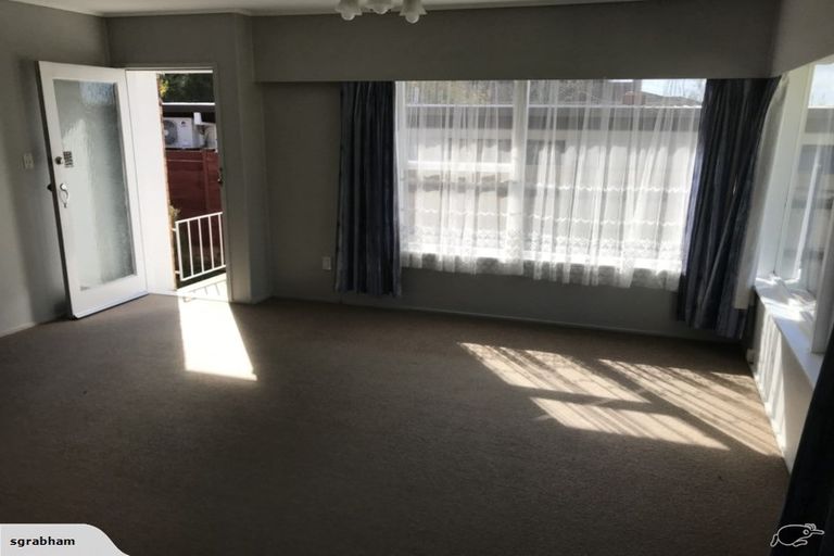 Photo of property in 18 Diana Drive, Glenfield, Auckland, 0627