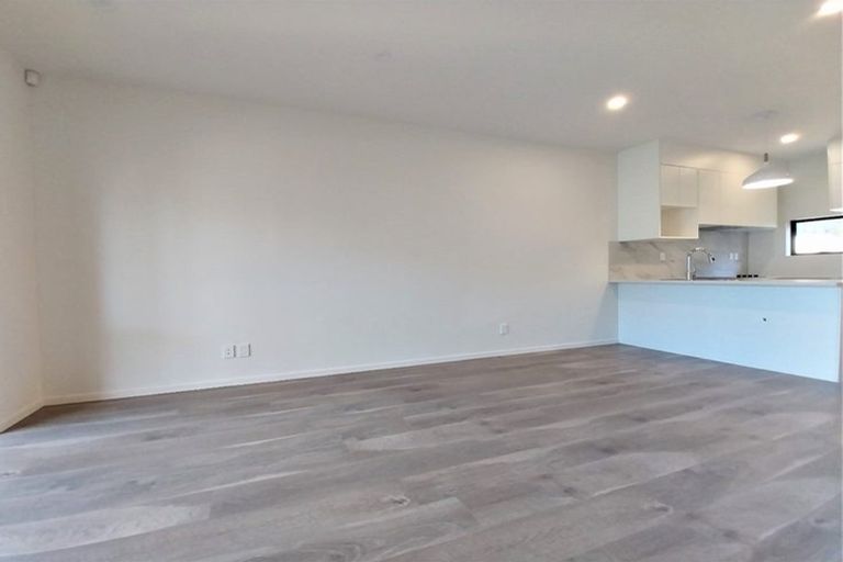 Photo of property in 26 Morihana Close, Glen Eden, 0602