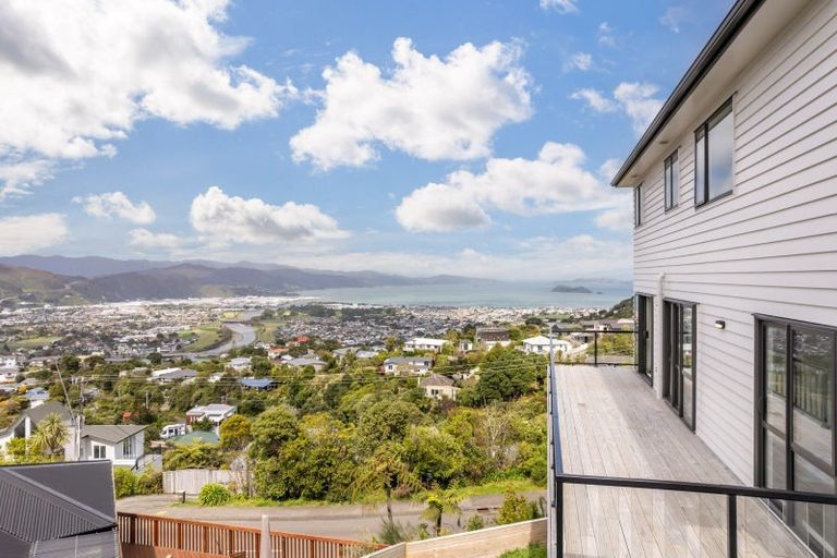 Photo of property in 8 Poto Road, Normandale, Lower Hutt, 5010