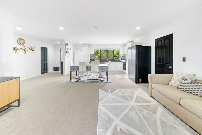 Photo of property in 11c Sturges Road, Henderson, Auckland, 0612