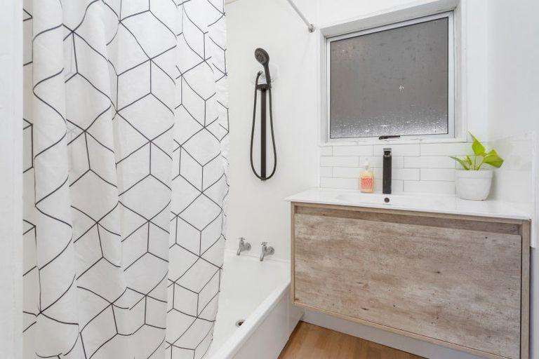 Photo of property in 16 Moki Place, Ruakaka, 0116